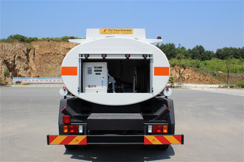 Isuzu NPR oil tanker truck Isuzu NPR oil tanker truck