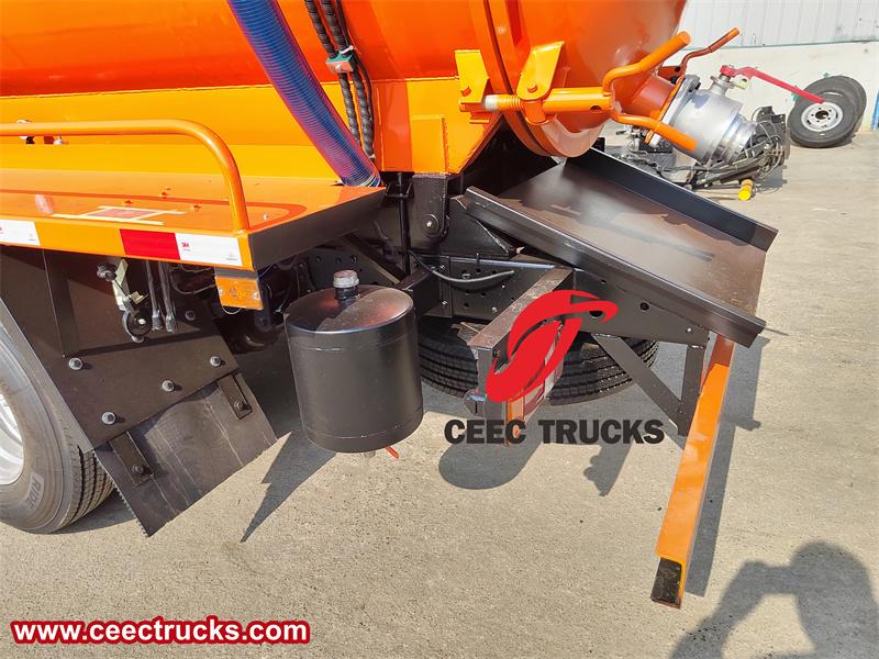 Discharge valve Discharge valve