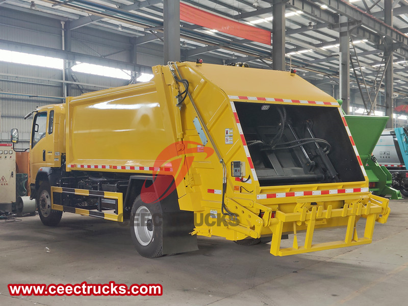 Sinotruk HOWO 8000L waste compactor truck