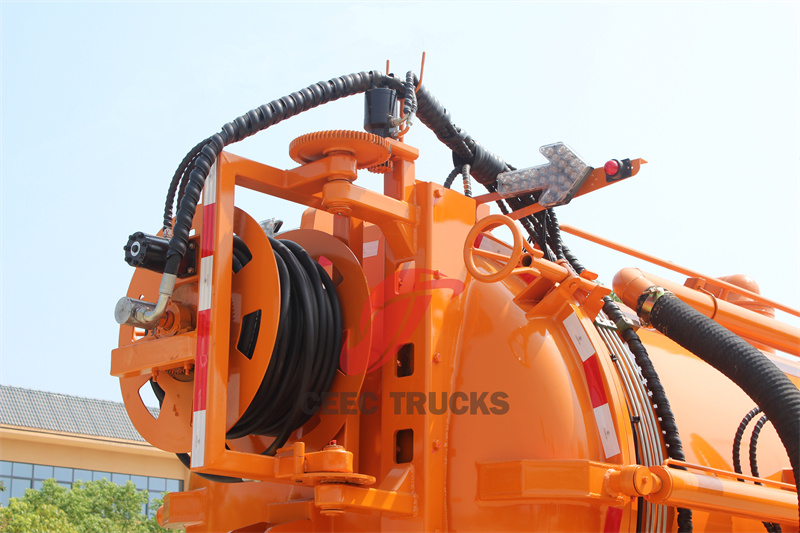 Isuzu FVR GIGA combined jetting truck