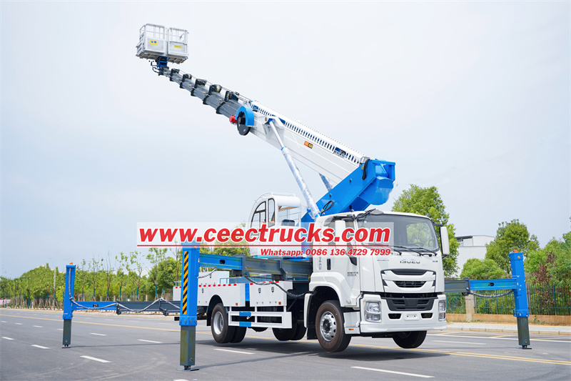 ISUZU FTR 45m aerial platform truck ISUZU FTR 45m aerial platform truck