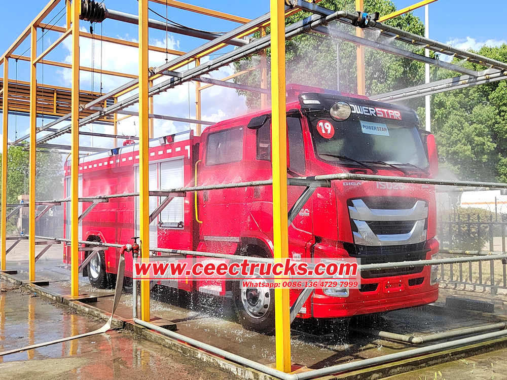 Isuzu fire fighting truck