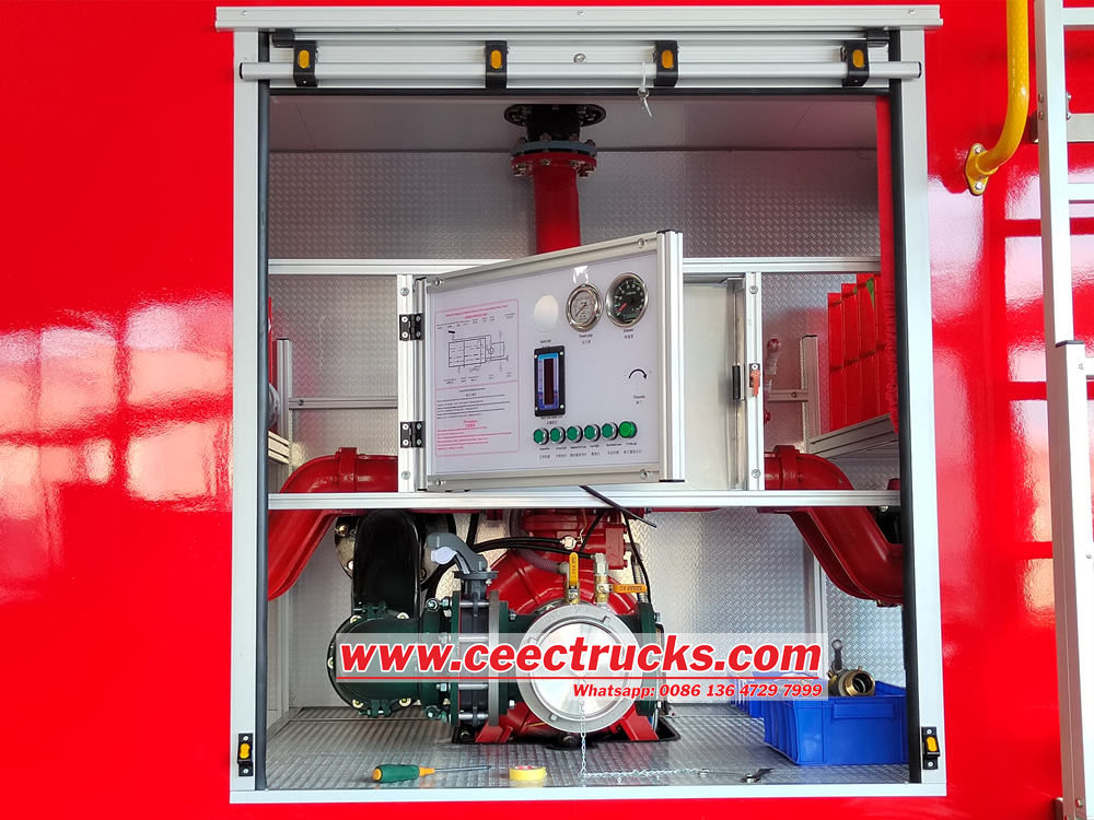 Isuzu foam powder fire truck