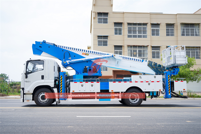 ISUZU FTR 45m aerial platform truck ISUZU FTR 45m aerial platform truck