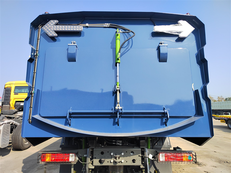 Howo road sweeper truck