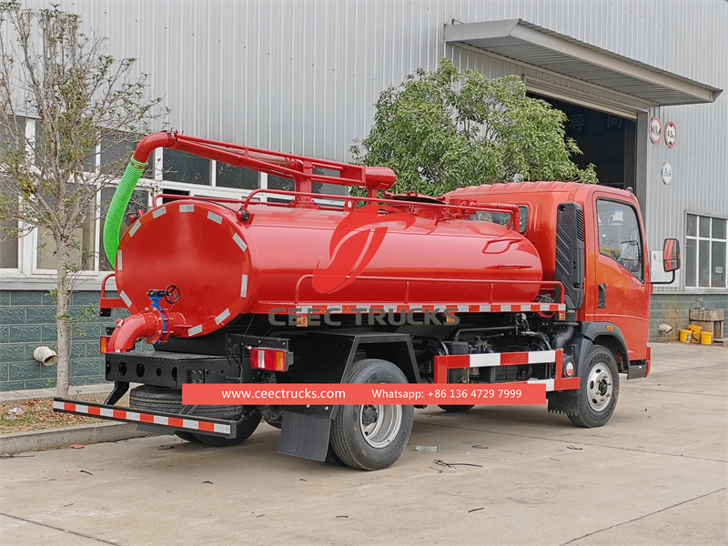Howo light-duty 4000L septic tank truck