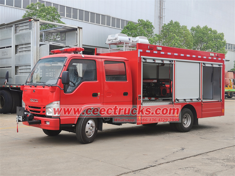 Isuzu 100P fire rescue engine