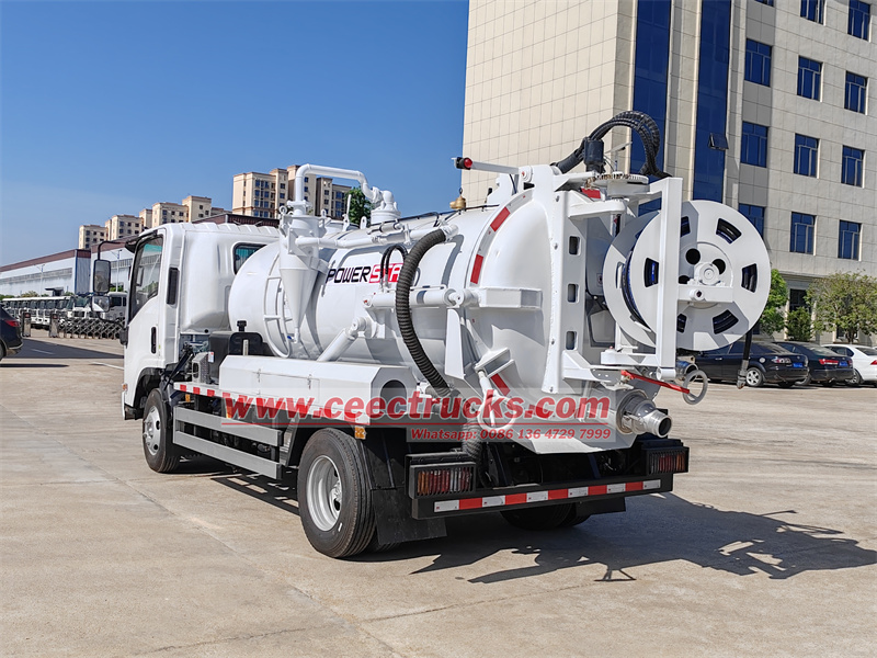 Isuzu 4,000 liters combined jetting suction truck