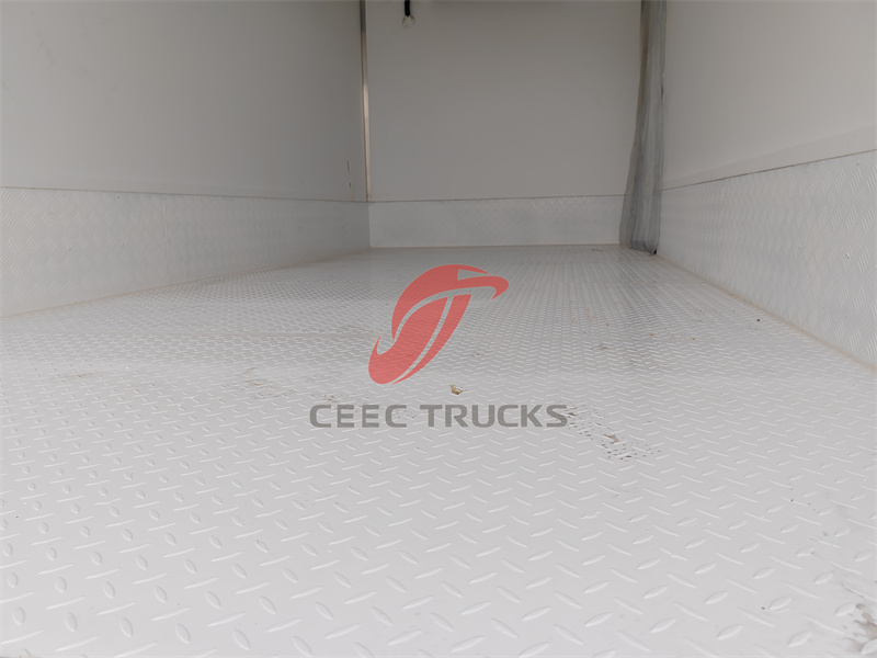 Isuzu 4 Ton refrigerated box truck Isuzu 4 Ton refrigerated box truck