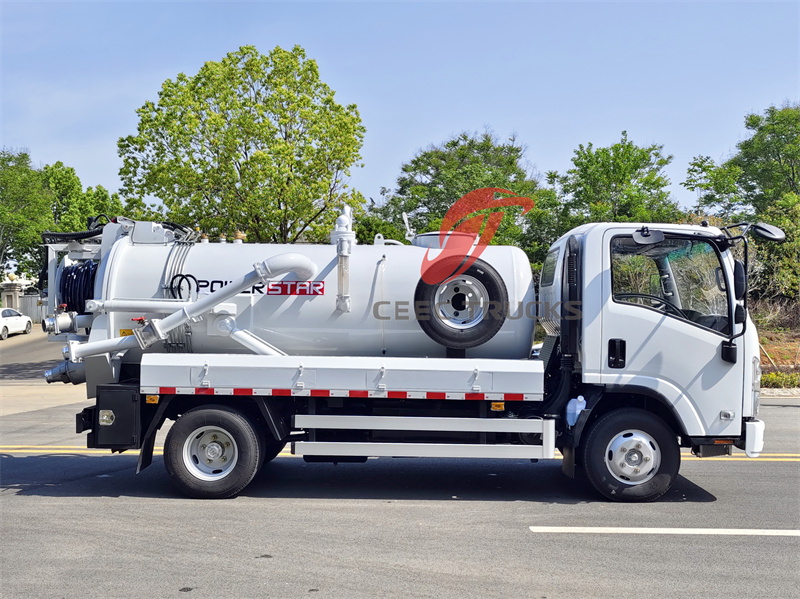 Isuzu 4,000 liters combined jetting suction truck