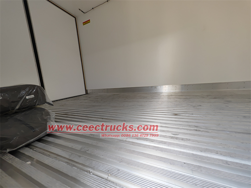 HOWO 4X2 cargo truck with CARRIER Refrigeration unit HOWO 4X2 cargo truck with CARRIER Refrigeration unit