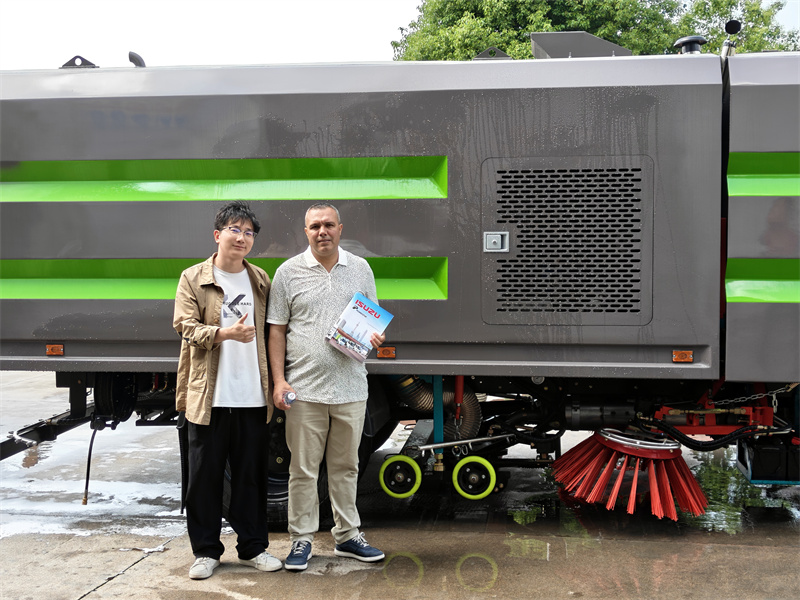 Isuzu cleaning sweeper truck Isuzu cleaning sweeper truck