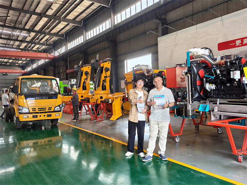 Isuzu cleaning sweeper truck Isuzu cleaning sweeper truck