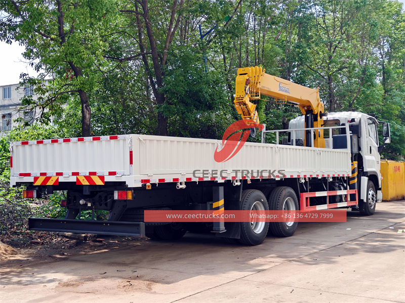 Isuzu GIGA 6x4 boom truck with 12tons crane