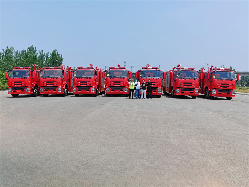 Isuzu GIGA 4X fire department truck