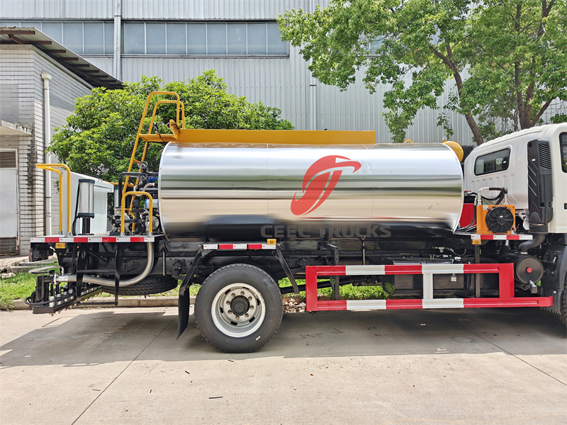 Howo bitumen sprayer truck