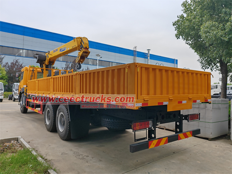 FAW 6X4 340HP truck mounted XCMG crane