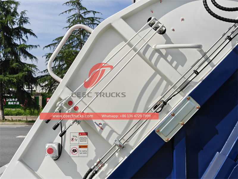 Isuzu ELF 8CBM garbage compactor truck