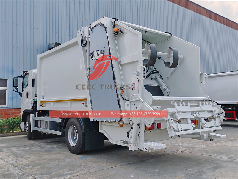 ISUZU GIGA rear loader compactor truck
