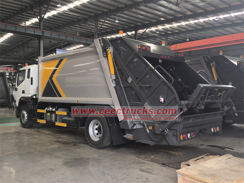 FOTON garbage compactor trucks warehouse