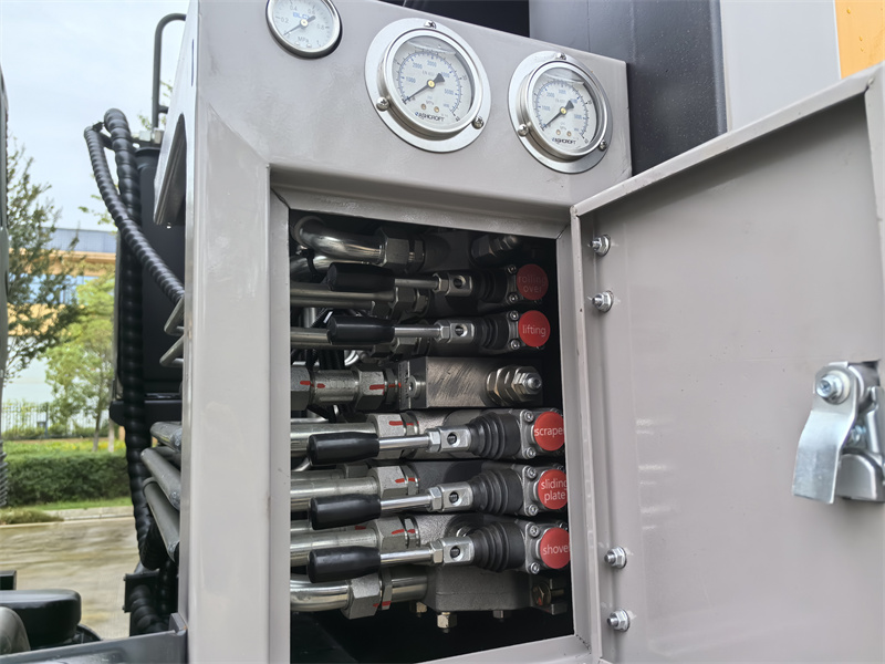 FOTON garbage truck hydraulic control device