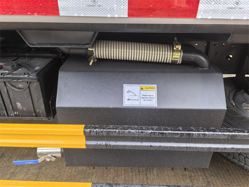 Garbage truck sewage water collection tanker