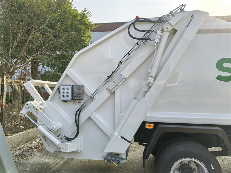 Howo 6cbm rear loader garbage truck