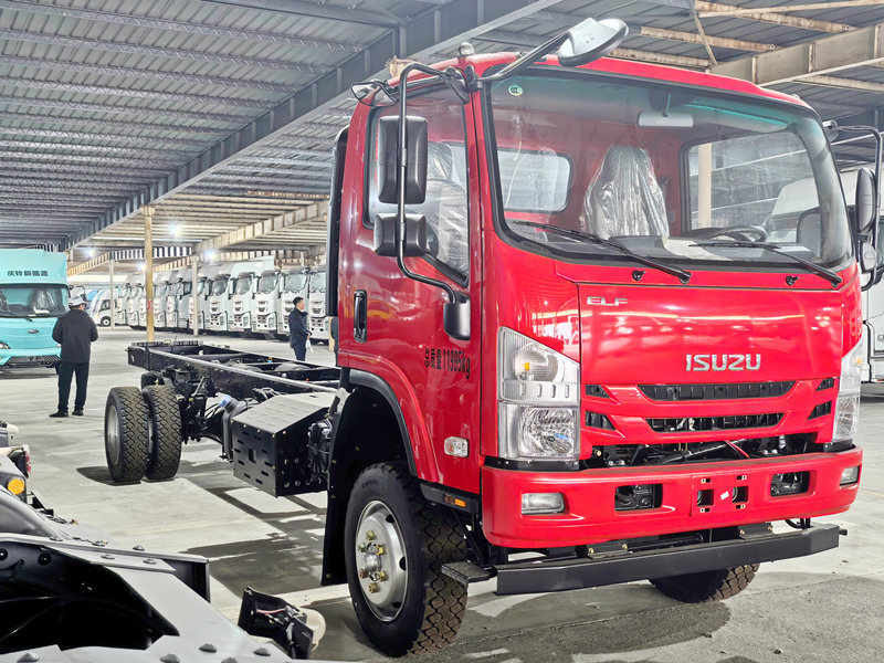 ISUZU 4HK diesel engine AWD cargo truck chassis