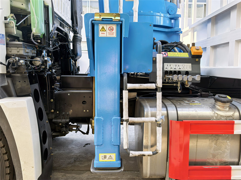 Howo NX 14tons crane truck