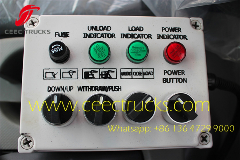 Dongfeng 4000 ltrs trash compactor trucks export Ecuador