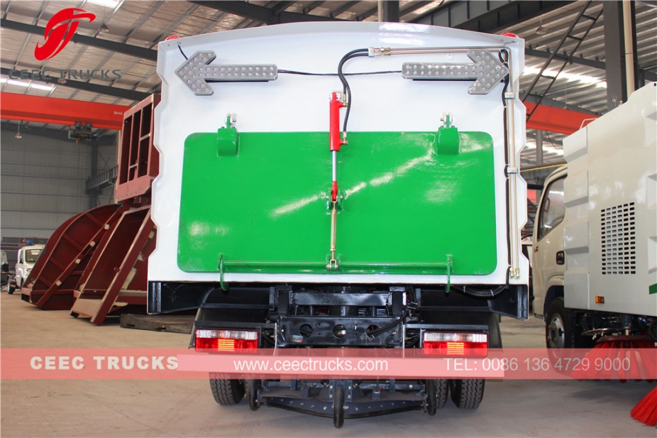 东风4000升扫路车