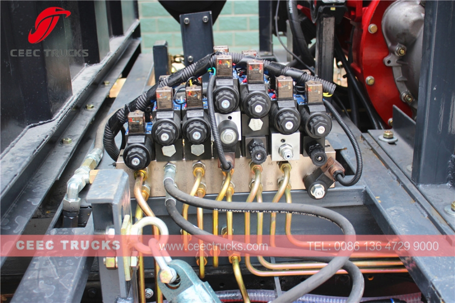 东风5立方米道路清扫车