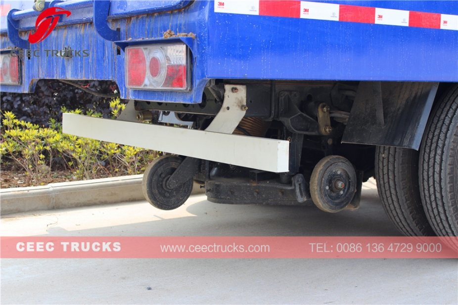 东风5立方米道路清扫车