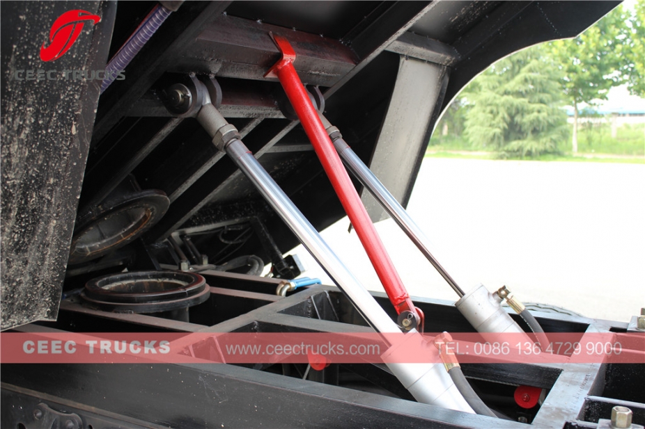 东风5立方米道路清扫车