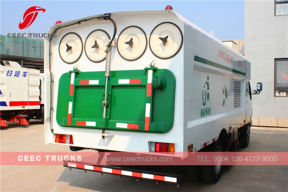 五十铃5立方米真空扫路车