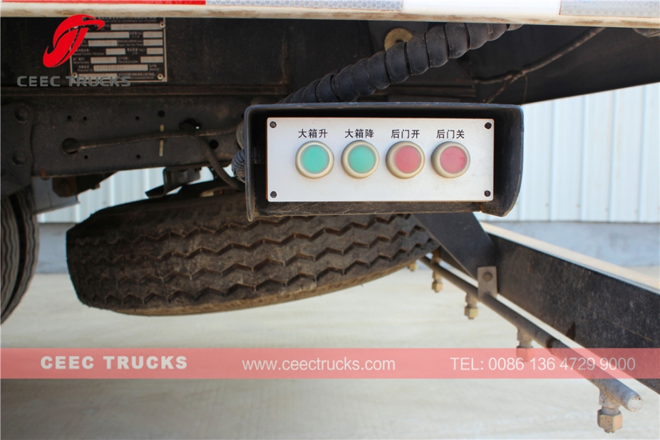 五十铃5立方米真空扫路车