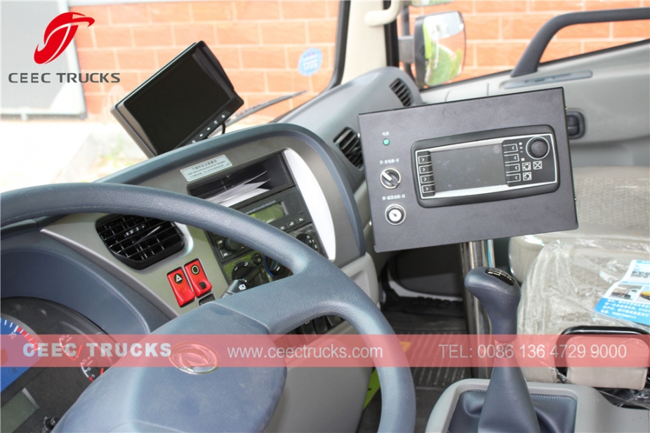 东风12000升扫路车