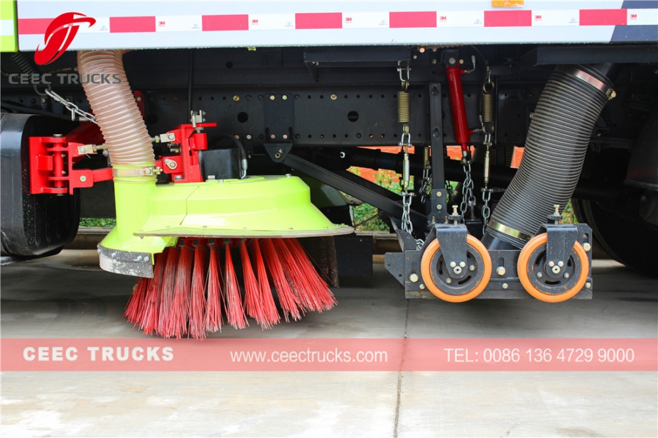 东风12000升扫路车