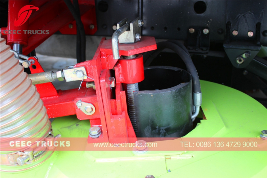 东风12000升扫路车