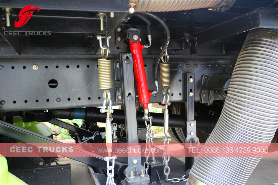 东风12000升扫路车