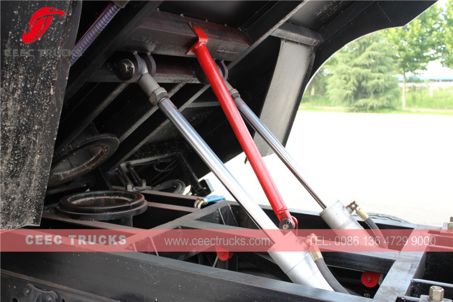 东风10000升扫路车