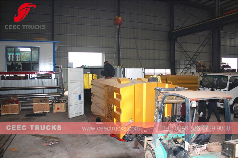 5000升扫路车车身