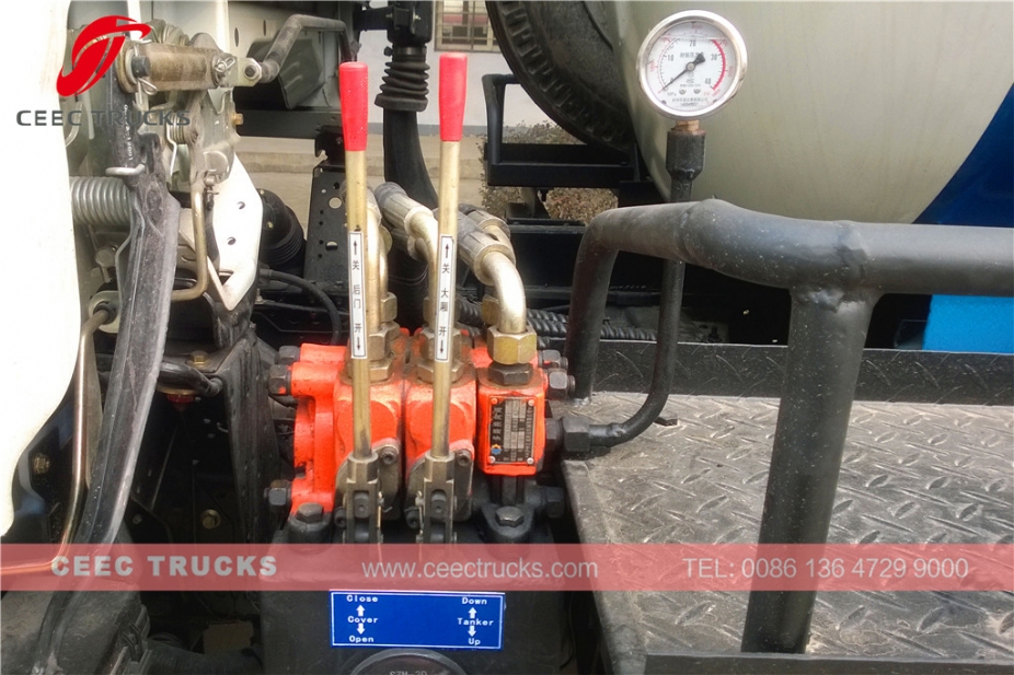 五十铃8000升化粪池清理车