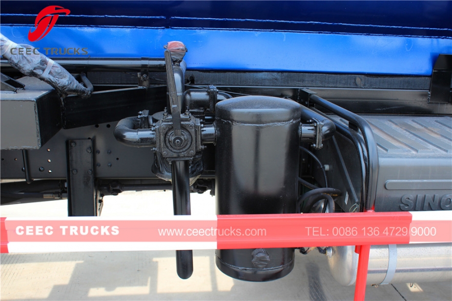 豪沃右舵车型10000升真空污水车