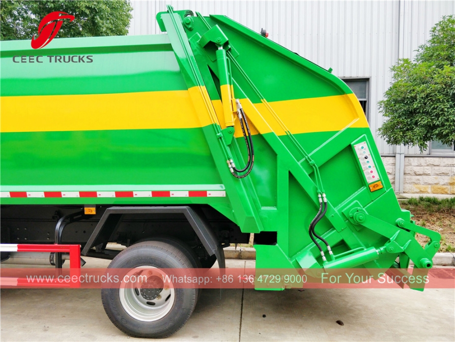 豪沃8立方米右舵压实垃圾车