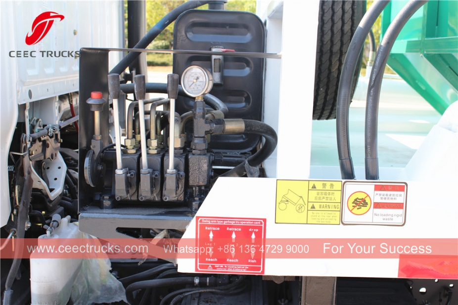 五十铃4立方米摆臂式垃圾车