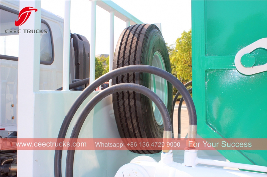 五十铃4立方米摆臂式垃圾车