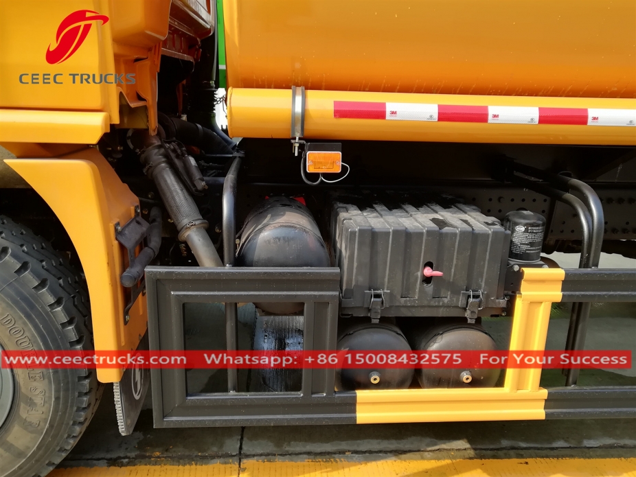 陕汽11立方米洒水车