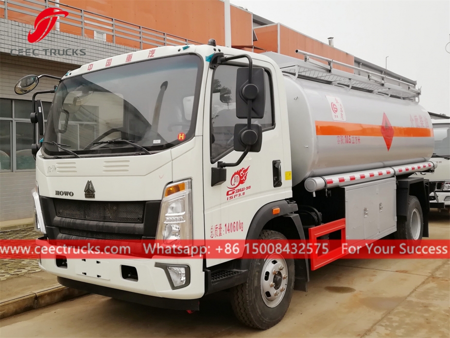 10.5立方米豪沃牌油罐车