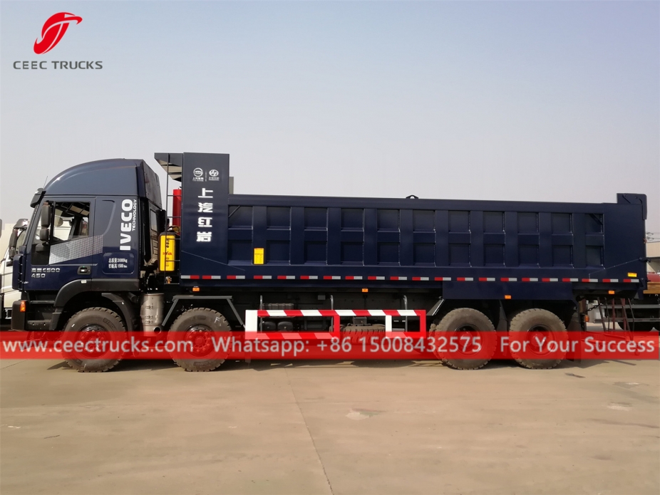 依维柯8x4自卸车